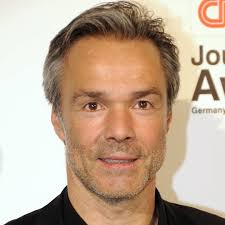 Watch Highlander: The Raven · Season 1 Episode 9 · Cloak and Dagger Full  Episode Free Online