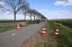 We would like to show you a description here but the site won't allow us. Hardloopster Gewond Bij Botsing Met Scooterrijder In Vuren Src