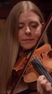 Nollaig na mBan sona daoibh go léir! Seo agaibh Lucia and Maria lena  gcóiriú de ‘The Loom’ a chum Tommy Potts. Happy Nollaig na mBan! Catch  these two in the first Geantraí programme of the new series ...