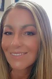 Melissa Mayne's Instagram, Twitter & Facebook