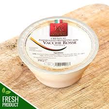 Versatevi il riso a pioggia e cuocete mescolando ogni tanto con un cucchiaio di legno. Crema Al Parmigiano Reggiano Vacche Rosse 270gr Naturale Consorzio Vacche Rosse