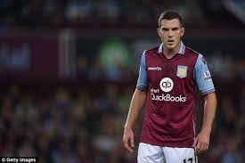 Pada 31 julai 2015, veretout menyertai kelab liga perdana inggeris, aston villa selepas beliau setuju menandantangani kontrak selama lima tahun. Paul Pogba Gave Me Advice Before Signing For Aston Villa Reveals Jordan Veretout Daily Mail Online