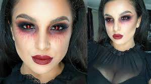Alle jahre wieder wabern nebelschwaden durch die straßen und von überall her grinsen einen leuchtende kürbisköpfe. Vampirgesicht Schminken 29 Einmalige Ideen Archzine Net Vampir Kostum Selber Machen Vampir Kostum Vampir Schminken
