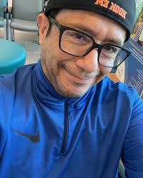 I know I bet you're thinking “Another hospital post?” But actually I'm  being supportive for another person. Giving is the reason for the season  think of the gift given to us by