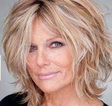 Schöne gestufte bobs | gestufter bob frisur. 15 Bob Hairstyles For Older Women Bob Frisur Gestufter Haarschnitt Haarschnitt Ideen