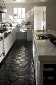 Comment Camoufler Et Cacher Un Sol En Carrelage Renovation Meuble Cuisine Peinture Carrelage Peinture Carrelage Cuisine