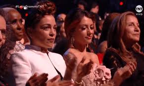 En septiembre, natalia lafourcade fue la cantante elegida para anunciar a los nominados en la terna mejor álbum vocal pop contemporáneo en los premios grammy latinos 2018, a través de su cuenta. Latin Grammy 2018 Natalia Lafourcade Looks Disappointed When She Hears Karol G As The Winner Reggaeton Best New Artist My Bed Las Vegas Shows