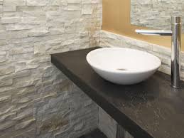 Il nostro viaggio all'interno del suggestivo e vastissimo universo dei rivestimenti in marmo per bagno non poteva che iniziare dalle varietà bianche, come il marmo di carrara, che sono anche tra le più richieste e versatili. Rivestimento Bagno Rimini Santarcangelo Di Romagna Top Lavandini Lavabo Piatto Doccia Marmo