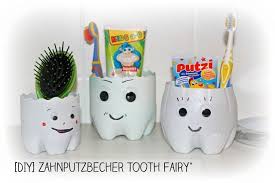 Tasse De Bricolage Faite A La Main Avec Des Bouteilles En Plastique Bouteilles Cup Diy Fait Maison Idees Bouteille Plastique Diy Bebe Craft