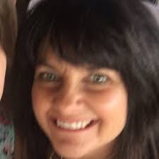 Cari Wallace's Instagram, Twitter & Facebook