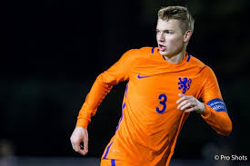 Dumfries began his senior career in 2014 at sparta rotterdam, helping them gain promotion to the eredivisie in 2016 as the eerste divisie talent of the year. Schuurs Mijn Ouders Hadden Een Voorkeur Voor Psv Ik Voor Ajax Psvfans Nl Psv Nieuws