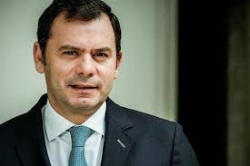 Luís filipe montenegro cardoso de morais esteves, conhecido como luís montenegro (16 de fevereiro de 1973) é um advogado, foi deputado e líder permanente do . Psd Luis Montenegro Mais Um Estudante Portugues Em Franca Quer Suceder A Rio Radio Alfa