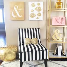 Vintage white furry bedroom design. Pin On New Salon Ideas
