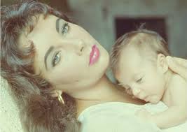 Elizabeth with little Liza🥰❤️