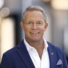 Freddy Pena's Instagram, Twitter & Facebook