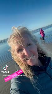 Shannon Symonds, Author (@cozymysteriesbythesea) • Instagram photos and  videos