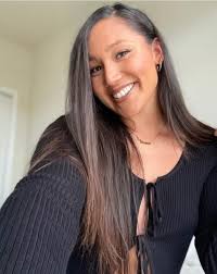 I don't want a woman who comments just to be seen. I want the one who  writes what she feels even if it's just one word that says everything.  **I'm not here