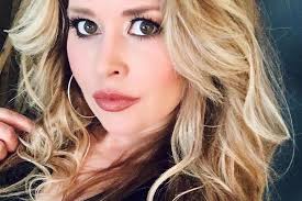 Discover top playlists and videos from your favorite artists on shazam! Kiraly Linda Meg Mindig Erzi A Koronavirus Szovodmenyeit