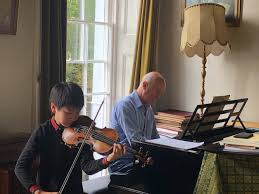 Senior voyage e conceptul christian tour gratie caruia cetatenii de peste 55 de ani (si nu numai) pot beneficia de programe. 20 Mar 2020 Christian Li Becomes Youngest Ever Artist Signed To Decca Classics Menuhin Competition