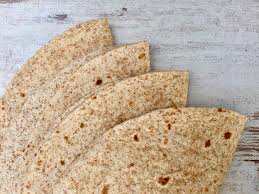 Sono ottime da consumare anche così, morbide, ma, la nostra ricetta prevede l'utilizzo di tacos croccanti. Tortilla Integrale La Ricetta Della Base Light La Cucina Salutare