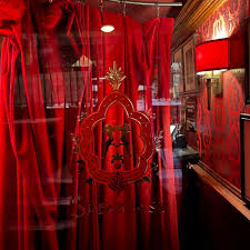 Experience the combination of charred cuts perfectly paired with decadent sides, such as truffle creamed spinach and goose fat potatoes. Strip House Speakeasy Restaurant New York Ny Opentable