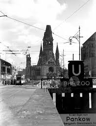 Kaiser Wilhelm Gedachtniskirche Am Bahnhof Zoo In Berlin 1954 Berlin Berlin Geschichte Berlin Paris