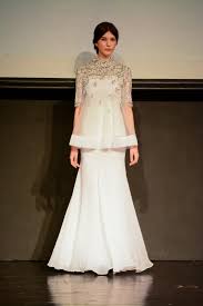 One of the most celebrated designer duo, rizman ruzaini, decided to go back to the 90s at the kuala lumpur fashion week 2018. Rizman Ruzaini Lancar Laman Sesawang Rasmi Sensasi Selebriti