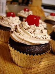 Chocolate Cherry Vanilla Cupcake Just Look Awesome For Your Birthday Party Try It Proteinmilkshakebar Com Chocolate Delight Cupcake Recipes Yummy Cupcakes