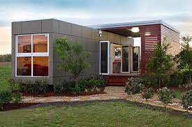 There are many things to take into consideration when deciding the type of when trying to decide between a regular single family house and a townhouse, there are many things one do you want a big yard and a beautiful garden or would you prefer not to get your hands dirty? Manufactured Homes Vs Modular Homes Difference And Comparison Diffen