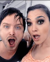 گل گدوت و آرون پال در پشت صحنه فیلم Triple9 | طرفداری