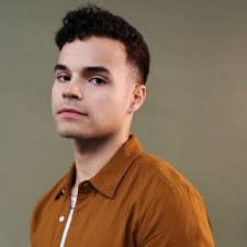 Old Navy Graphic Tee worn by Isaac Downey (Chris Medlin) as seen in Sweet  Magnolias (S03E08)