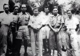 Insan ini nama asalnya adalah haji mohd salleh bin abdul karim namun beliau sering dikenali dengan kiai salleh atau panglima salleh. Demi Rakyat Johor Kisah Hidup Dan Pengorbanan Kiyai Salleh Kiyai Panglima Salleh Tentera Selempang Merah Kepimpinan Haji Mohd Salleh Terserlah Semasa Kekalahan Tentera Jepun Di Tangan Pihak Tentera Berikat Pada