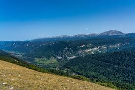 Que voir dans le vercors et le pays de royans? Vercors Randonnee Grottes Camping Villages Visiter En Ce Moment Guide Du Vercors Tourisme