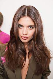 4 Tips For Healthier Shinier Prettier Hair This Fall Pretty Hairstyles Brunette Hair Color Hair Beauty