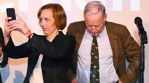 Unfortunately, this meeting engendered malicious slander and fake news, accusing her and me. Beatrix Von Storch Hunderte Anzeigen Wegen Silvester Tweet