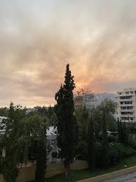 Αποπνικτική είναι η ατμόσφαιρα στην αττική λόγω της φωτιάς που καίει από χθες στην βαρυμπόμπη. Cjhdkkyxrzihpm