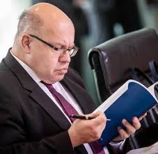 Previously he was federal minister for the environment. Peter Altmaier Die Berechtigte Wut Des Mittelstands Auf Den Wirtschaftsminister Welt