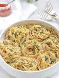 Aglio olio peperoncino e pesto. Spaghetti Aglio E Olio Ready In 15 Minutes Italia Plant Based