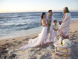 Foto De Famosas De Moda La Boda Secreta De Megan Fox Hochzeitsfeier Ideen Brian Austin Green Megan Fox