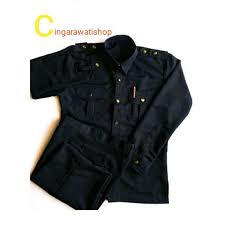 Trend model baju safari terbaru pria akan terus berkembang seiring dengan perkembanag fashion dan pilihan modelnya juga semakin banyak dengan desain yang modis dan trendy. Harga Baju Safari Terbaik Atasan Pakaian Pria Juni 2021 Shopee Indonesia