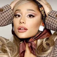 Goldie Fox (@goldie.lovesari)