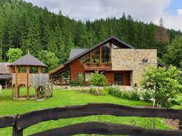 Pensiunea manidum bușteni, este amplasată la 2,4 km de pârtia de schi kalinderu din bușteni. Bio Valeputna Povestea Uneia Dintre Cele Mai Frumoase Pensiuni Din Bucovina Wildventure