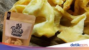 Inovasi adalah suatu proses atau hasil pengembangan dari pemanfaatan suatu benda atau produk atau sumber daya yang telah inovasi ini digunakan untuk menyempurnakan dan meningkatkan fungsi dari suatu pemanfaatan suatu produk maupun sumber. Meramu Buah Salak Jadi Bisnis Beromzet Puluhan Juta Per Bulan