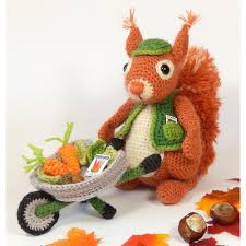 Cyril The Squirrel Crochet Pattern By Moji Moji Design Knitting Patterns Loveknitting Padroes De Amigurumi Croche Bichinhos De Croche