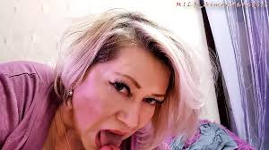 Aimee Hot MILF Webcam Slut & Singer Philosophy with a Naked Cunt