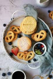 Su negoziosenzaglutine trovi un vastissimo assortimento di biscotti senza glutine per uno sfizioso e dolce risveglio o per un dolce snack durante la giornata. Biscotti Al Limone Senza Glutine Profumo Di Buono