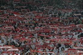 Was haben die drecks fc fans gemacht irgendwelche rauchbomben gezündet die fans der fortuna stehen wenigstens hinter ihrem team. Matt Ford On Twitter 5 300 1 Fc Koln Supporters In White Ponchos Away At Red Star Belgrade Tonight Effzeh Cvzkoe