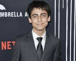 61 кг, параметры фигуры (тела): Aidan Gallagher 11 Facts About The Umbrella Academy Star You Probably Didn T Know Popbuzz