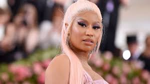 نيكي ميناج تلغي حفلها في السعودية دفاعا عن المرأة والحرية