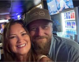 SALTED CARAMEL "MOON-SHINE" -- An easy infused vodka that's perfect for  cool fall nights! 🍹🍂 RECIPE:  https://thesoccermomblog.com/caramel-moonshine-recipe/